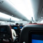 国際民間航空機関（ICAO）推奨の旅客機における「緊急時の衝撃防止姿勢」